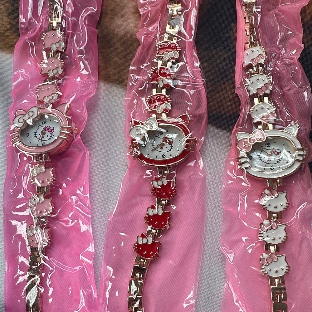 New Stunning Chic Red Hello Kitty Watch - Picture 4 of 4